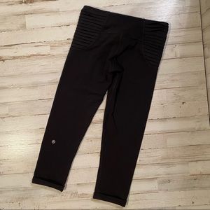 Black LULULEMON Crops